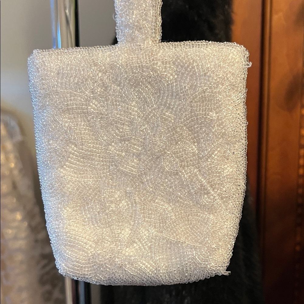 Elegant White Beaded Handbag - Picture 3 of 7